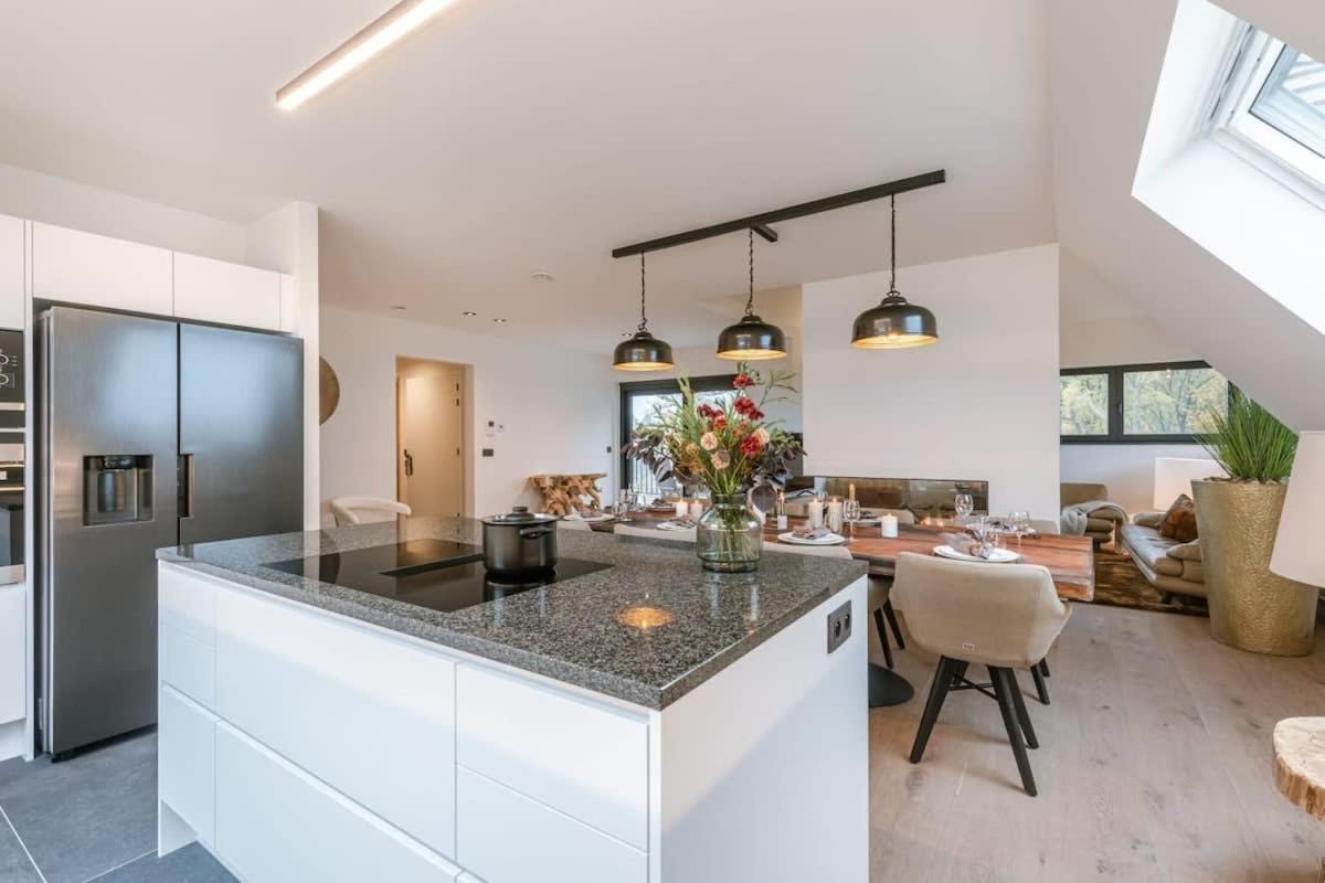 Huswell - Luxurious Apartment With Parking Бернем Экстерьер фото