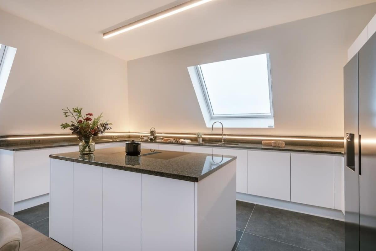 Huswell - Luxurious Apartment With Parking Бернем Экстерьер фото