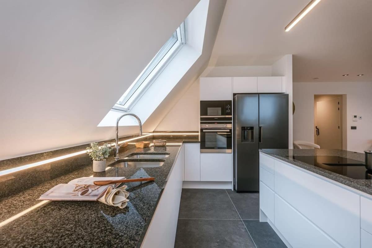 Huswell - Luxurious Apartment With Parking Бернем Экстерьер фото