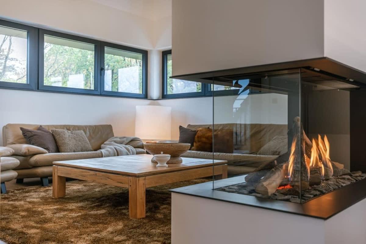 Huswell - Luxurious Apartment With Parking Бернем Экстерьер фото